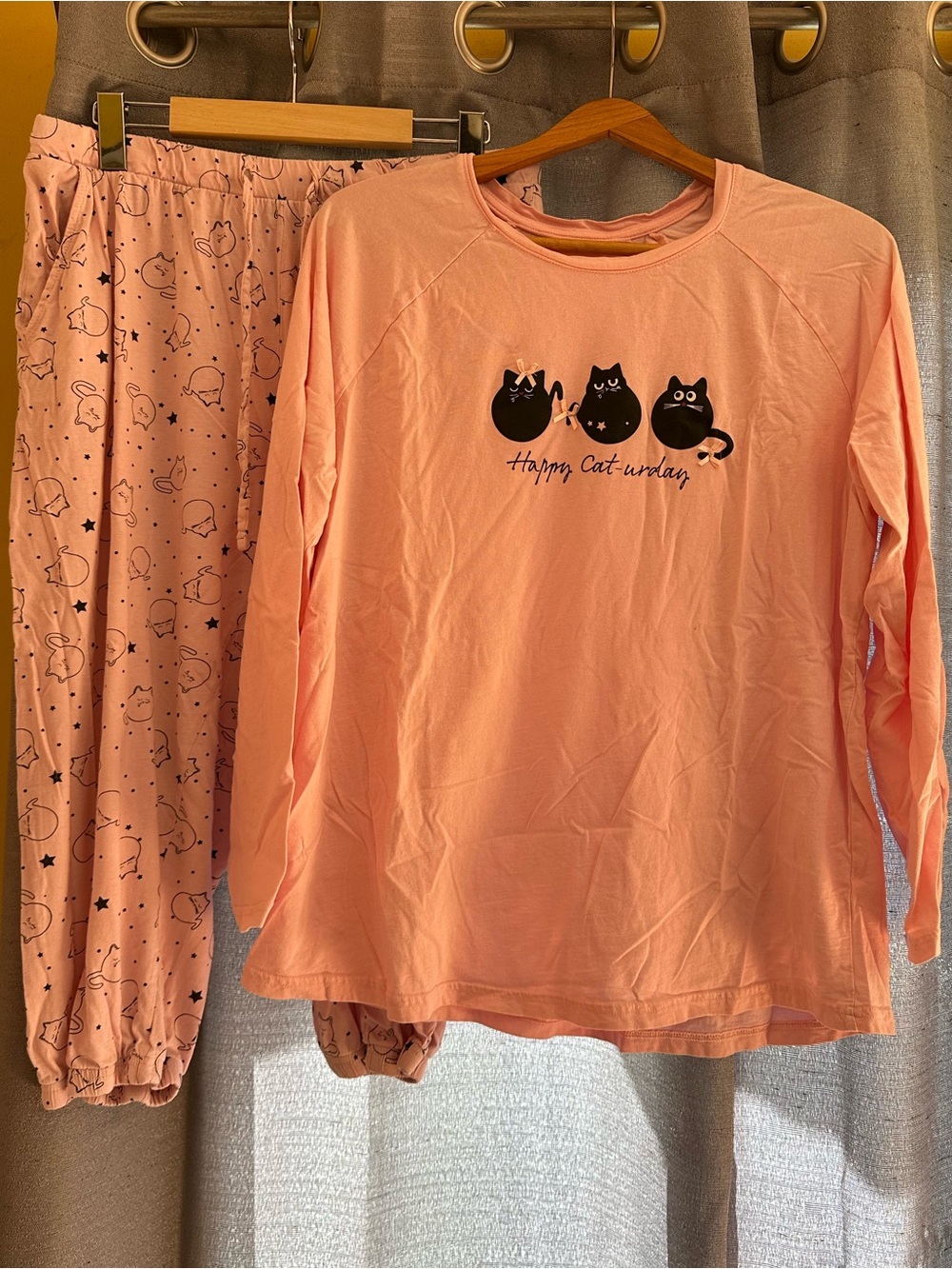 La Vie En Rose “caturday” kitty PJ set with capri length bottoms
